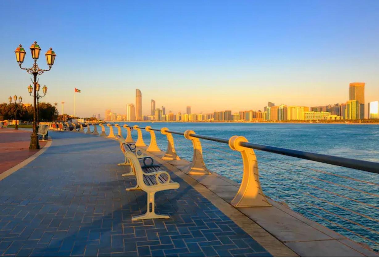אבו דאבי Corniche Street - For Males "Peaceful Bed Space" מראה חיצוני תמונה
