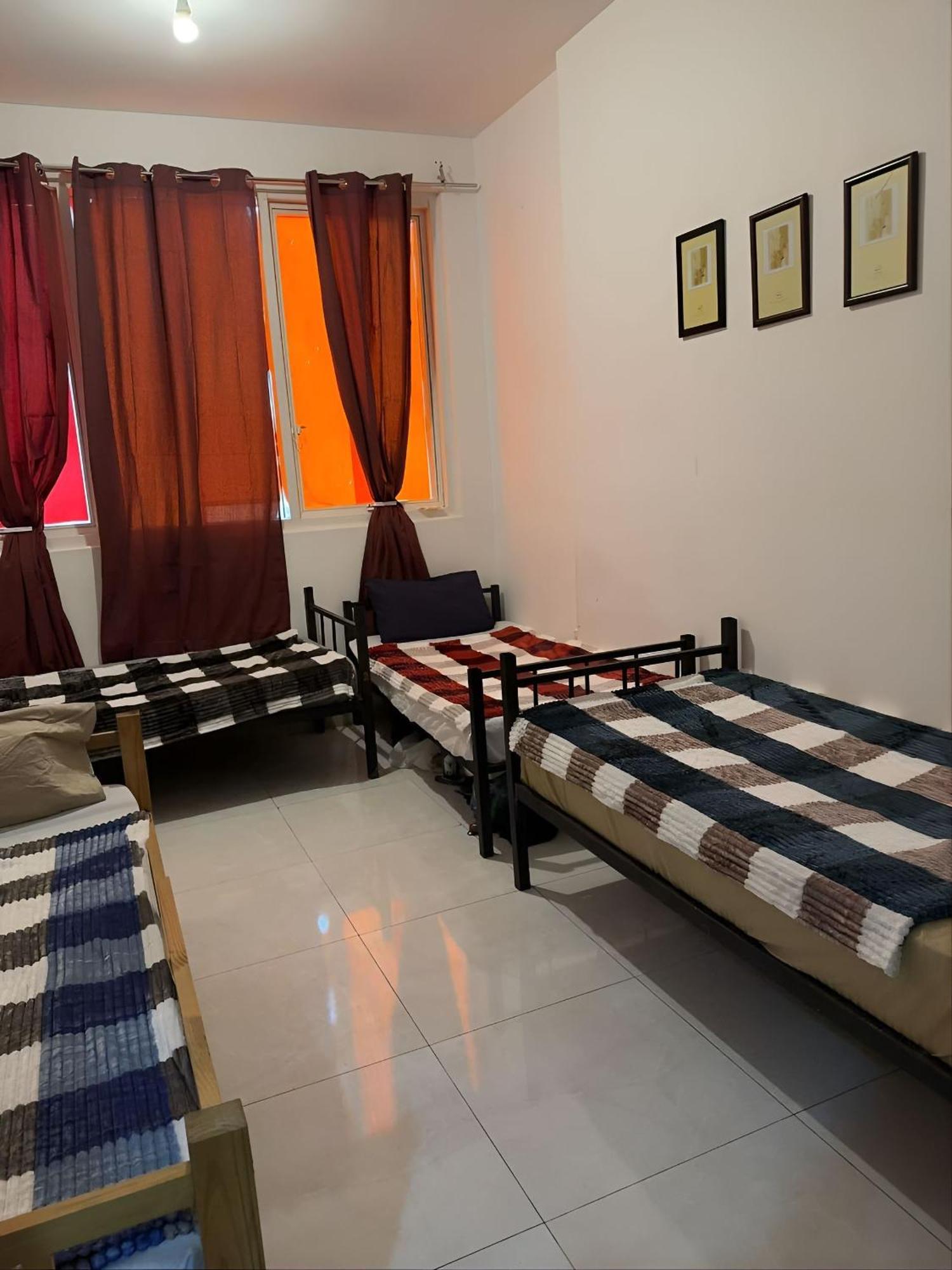 אבו דאבי Corniche Street - For Males "Peaceful Bed Space" מראה חיצוני תמונה